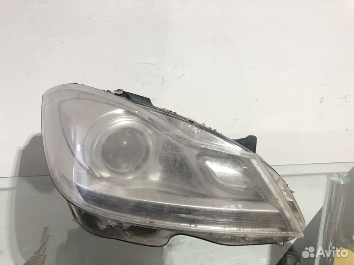 Фара правая mercedes c204 битая