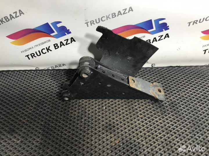 81416505030 Кронштейн переднего бампера левый