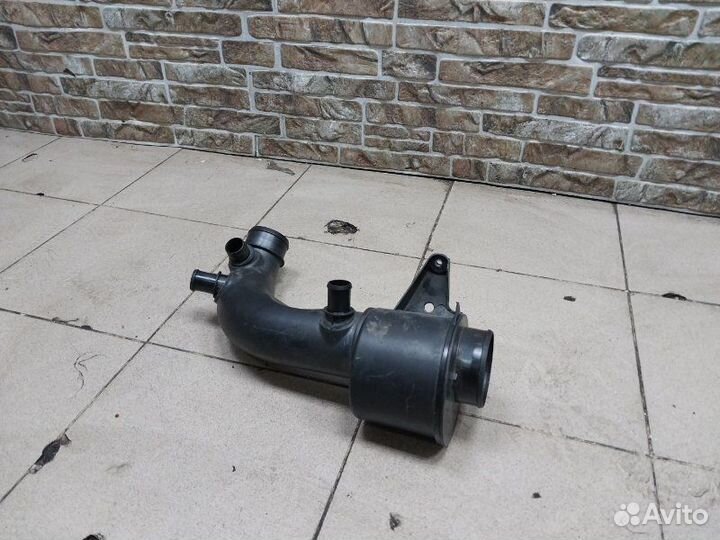 Патрубок воздушного фильтра Land Rover Discovery