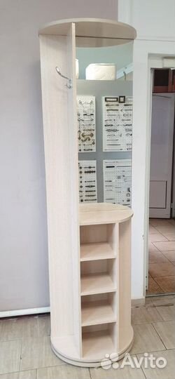 Прихожая крутится
