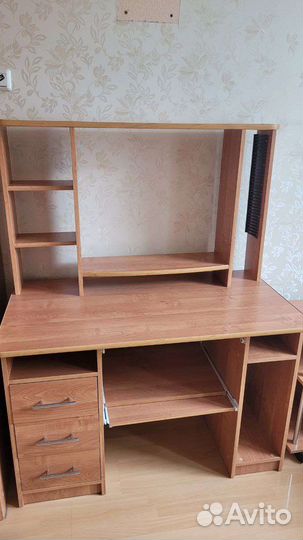 Компьютерный стол и шкаф