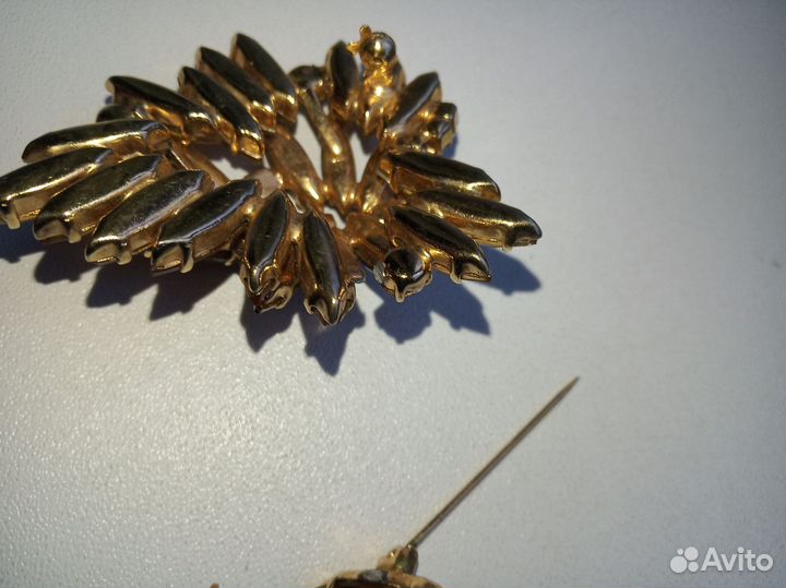 Винтажная брошь Чехословакия с дефектом