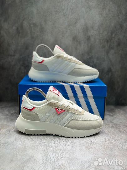 Кроссовки женские Adidas Retropy