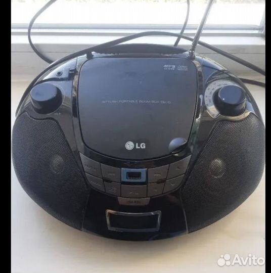 Музыкальеый центр бумбокс LG