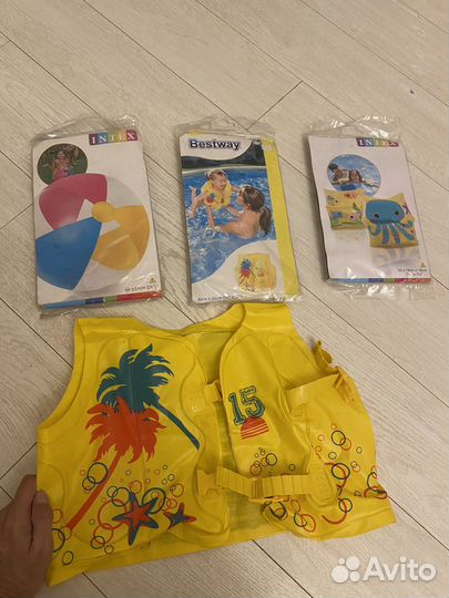 Жилет надувной 2 шт, нарукавники и мяч новые