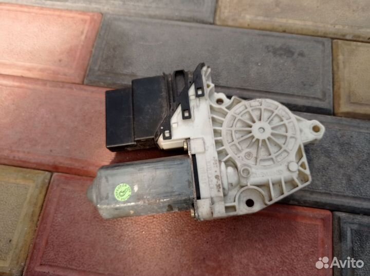 Моторчик стеклоподъемника vw