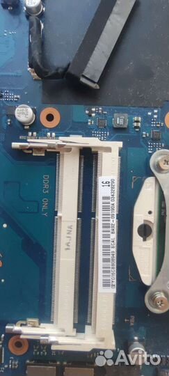 Материнская плата с оперативной памятью