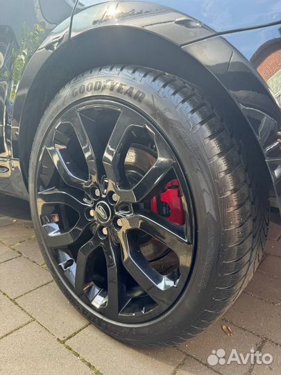 Goodyear UltraGrip 275/40 R22