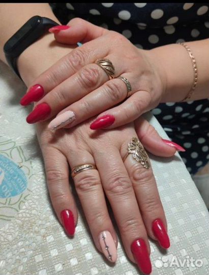Модель на маникюр