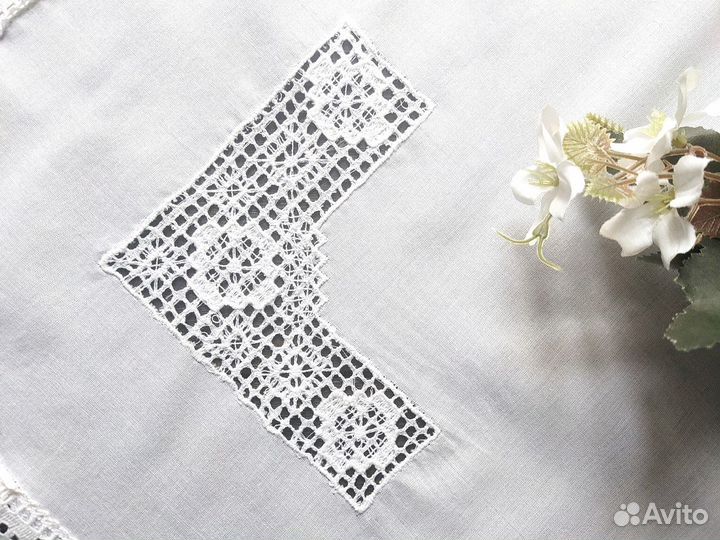 Пеленка-уголок на выписку,крещение, ручная вышивка