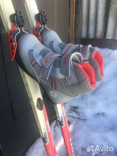 Комплект лыж с палками и ботинками- 32р