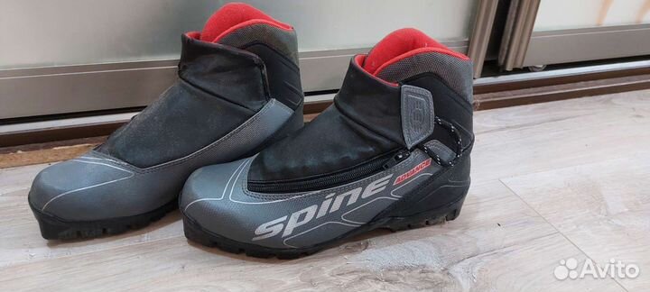 Лыжи беговые с ботинками 40 р