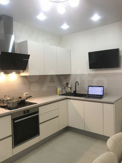 2-к. квартира, 65 м², 1/12 эт.