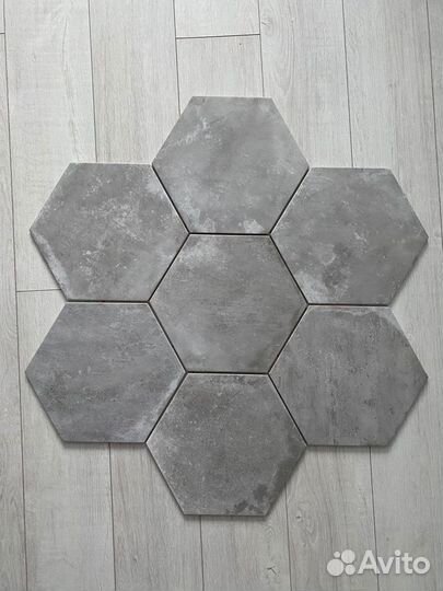 Стройматериалы - плитка,багеты,плинтус,мозайка