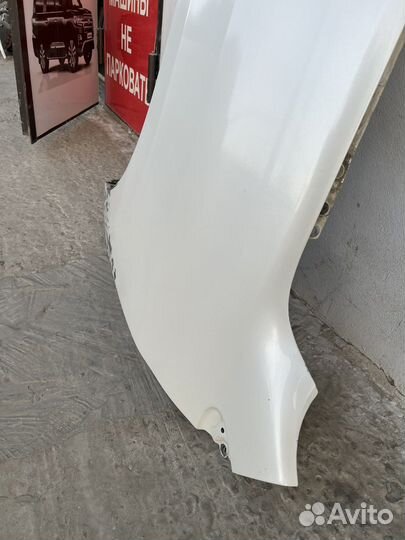 Крыло левое Land Cruiser 200 2012-2015