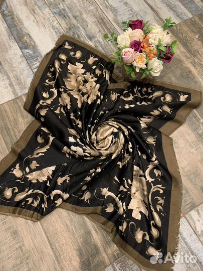 Шерстяной платок Valentino коричневый с черным