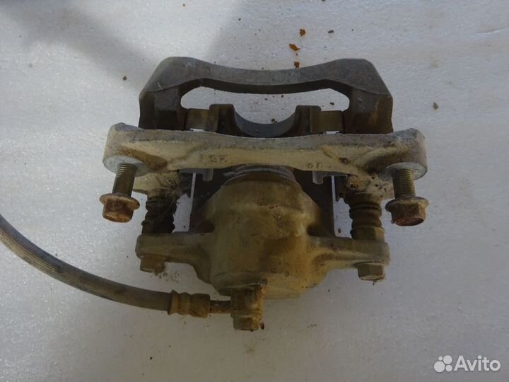 Суппорт тормозной задний левый Subaru Outback B14