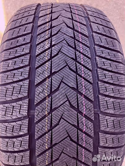 Sonix WinterXPro 999 275/40 R22 и 315/35 R22 108U