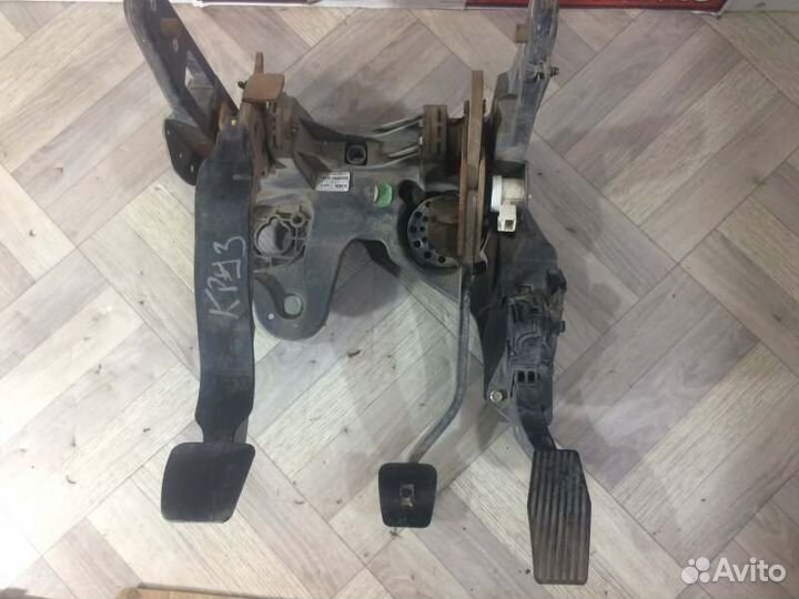 Педаль газа сцепления Chevrolet Cruze