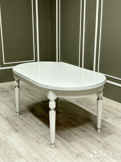 Стол и стулья для кухни. В наличии