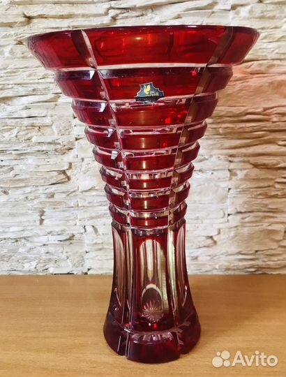 Ваза хрустальная из красного стекла, новая