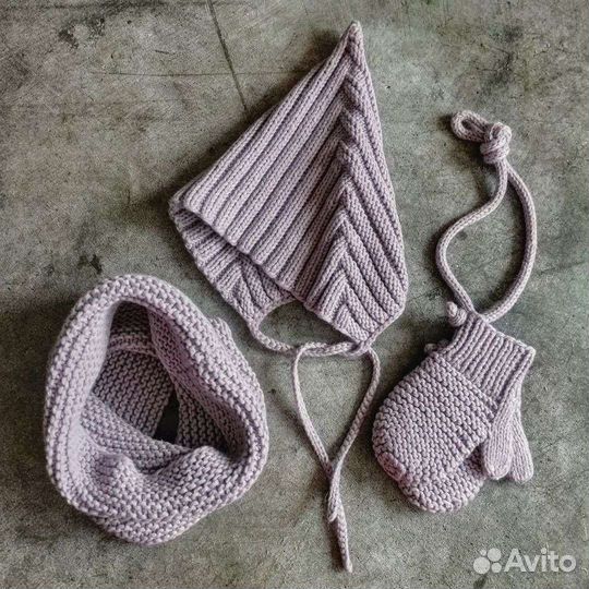 Комплект шапочка и пинетки для новорожденного