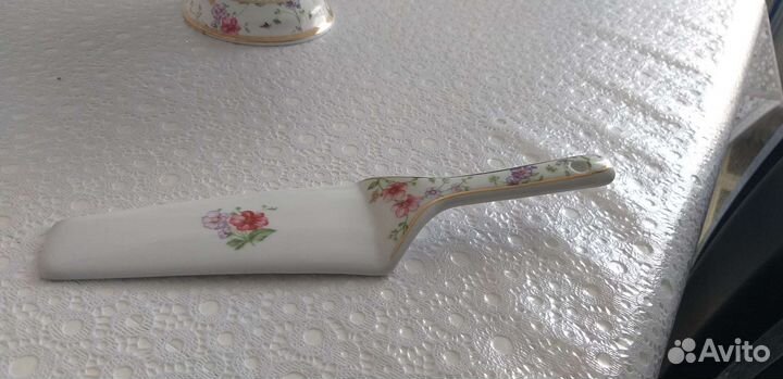 Тортница на ножке