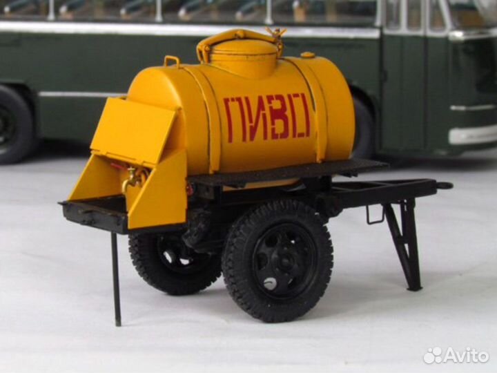 Прицеп- бочка пиво м 1:43