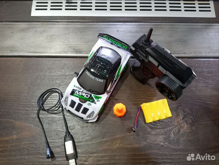 Машина на радиоуправлении для дрифта