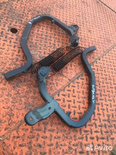 Петля капота Рено Логан