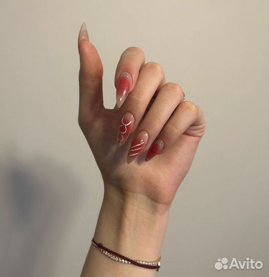 Маникюр / Наращивание ресниц / Коррекция бровей