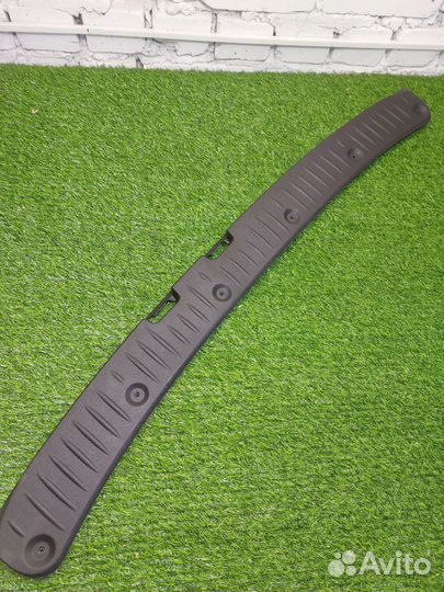 Накладка проёма багажника largus