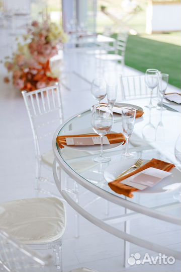 Стол дизайнеркий в аренду