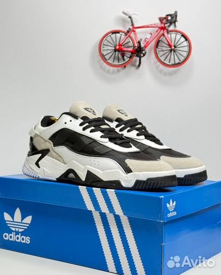 Кроссовки adidas