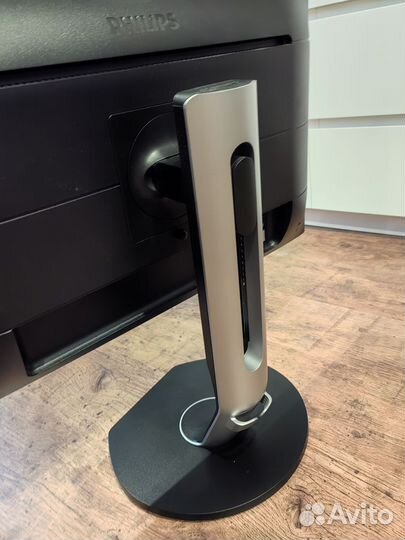 Монитор Philips brilliance 241B