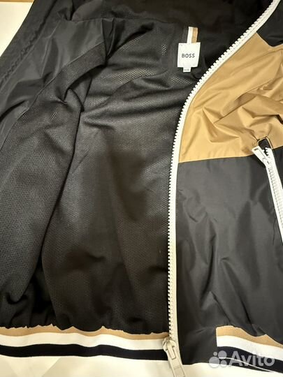 Ветровка boss на мальчика