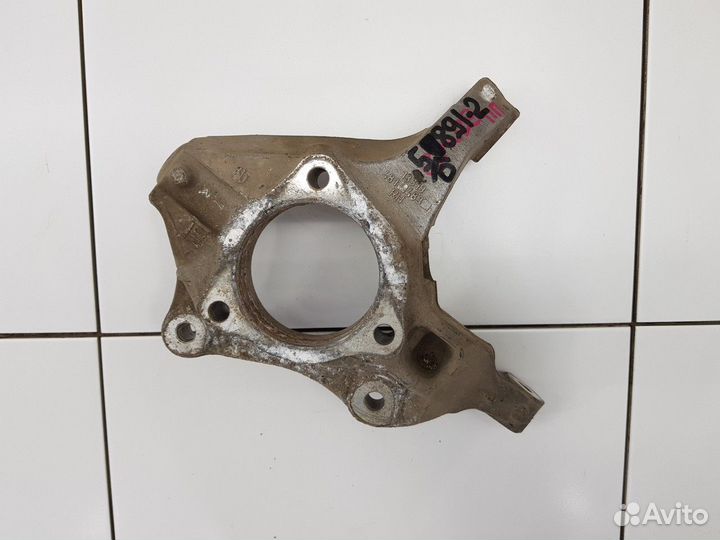 Кулак поворотный передний правый