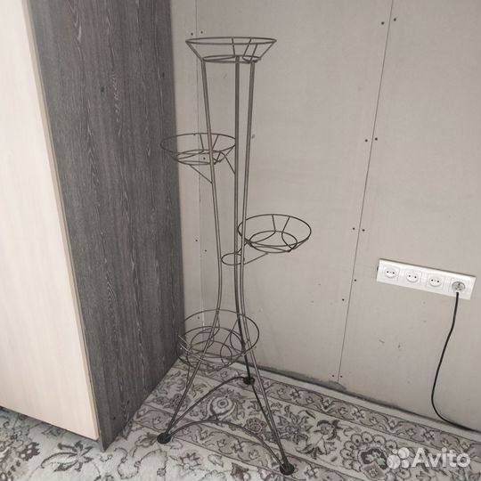 Подставка для цветов напольная металлическая