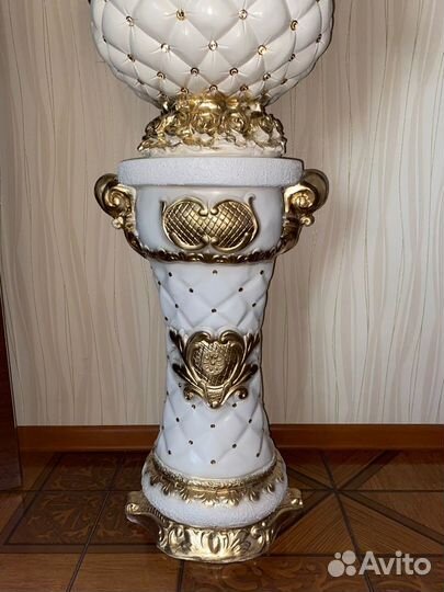 Большая напольная ваза с цветами