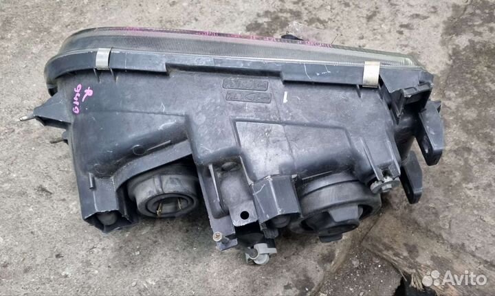 Правая фара Delica. Дефект