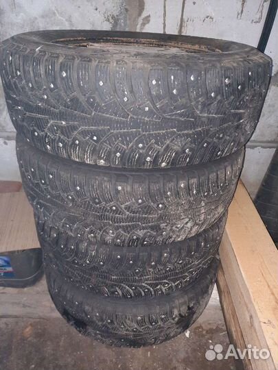 Шины зимние на дисках 4 штуки 215 65 R16 Nokian