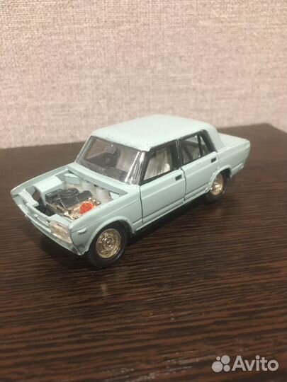 Модель ваз 2105 СССР тантал 1:43