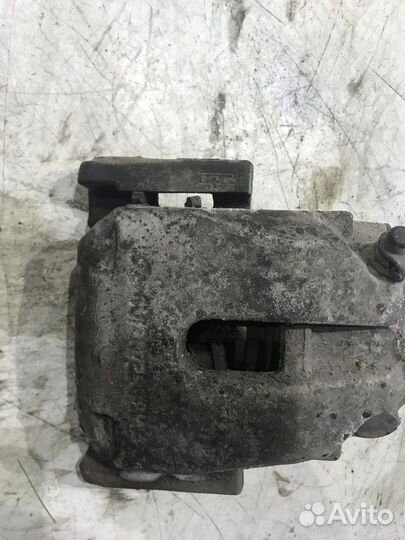 Суппорт тормозной задний правый BMW M5