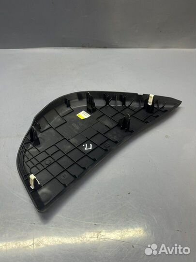 Накладка торпедо передняя правая Hyundai Solaris 1