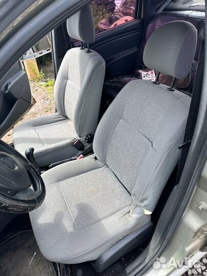 Сиденья комплект Renault Logan седан K7J 2014