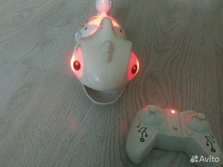 Игрушка робот тритон в рабочем состоянии