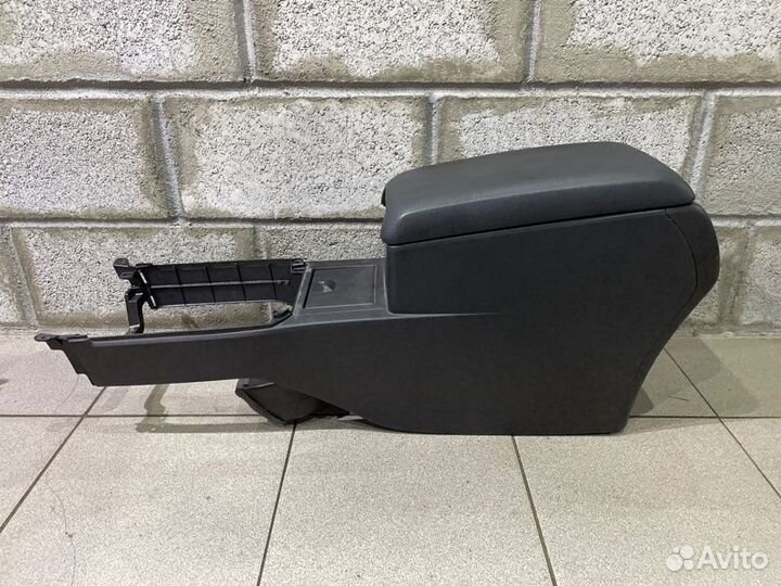 Центральная консоль Toyota Camry AVV50-1002911