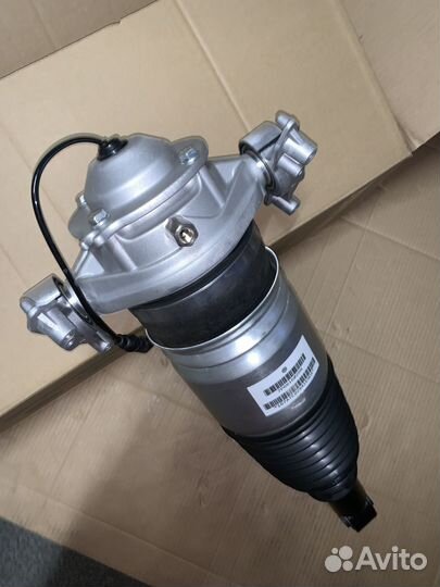 Пневмостойка задняя правая VW Touareg 2 NF 7P