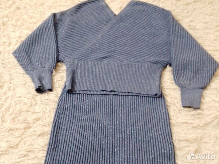 Женский трикотажный костюм с юбкой