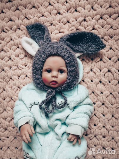 Вязаный комбинезон, шапки, чепчики для детей